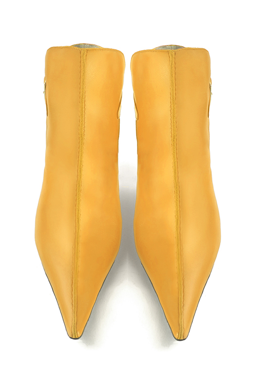 Mustard yellow women's ankle boots with buckles at the back. Pointed toe. High spool heels. Top view - Florence KOOIJMAN